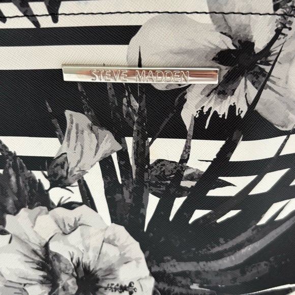 Steve Madden Black and White Floral Crossbody Bag - Picture 2 of 13